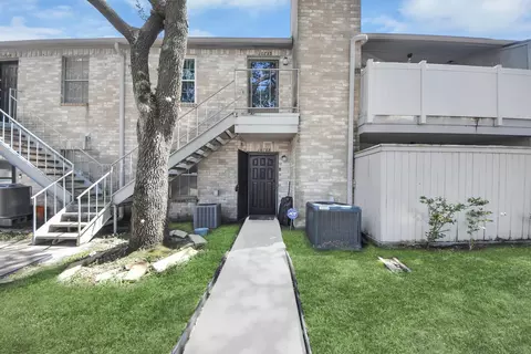 10735 Braes Bend Dr, Houston, TX 77071