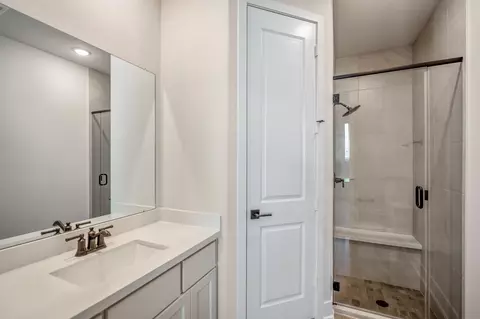 Bath - 209 Lilac Tree Ct, Willis, TX 77318 photo 4 of 7