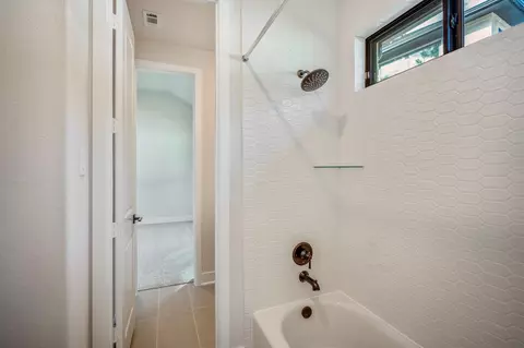 Bath - 209 Lilac Tree Ct, Willis, TX 77318 photo 7 of 7