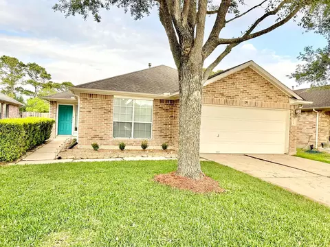 4039 Bentwood Dr, Dickinson, TX 77539