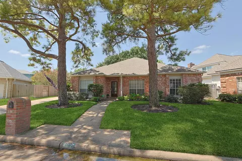 8007 Tustin Dr, Houston, TX 77095