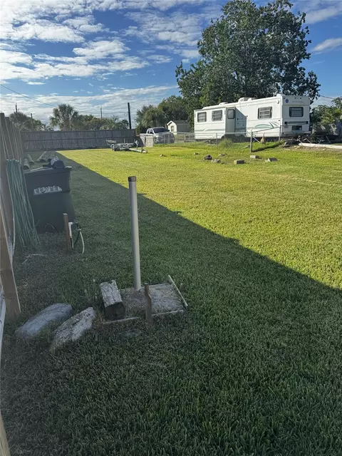 2226 Avenue L, Dickinson, TX 77539