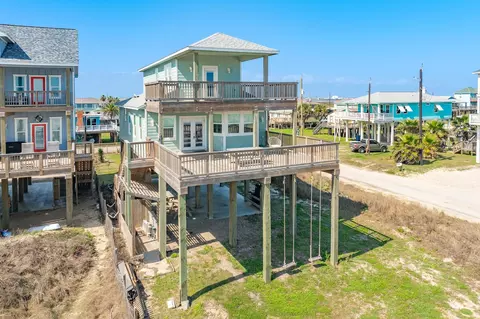 103 Coral Ct, Surfside Beach, TX 77541