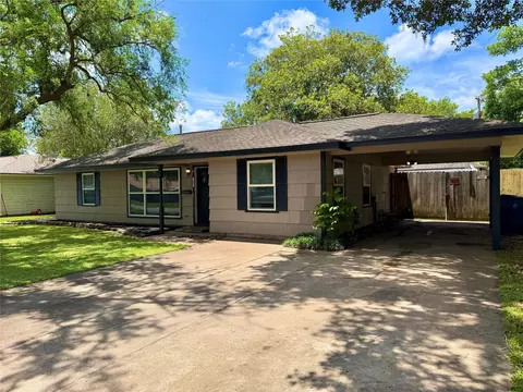102 S Mattson St, West Columbia, TX 77486