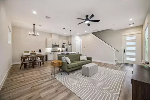 1193 W Tidwell Rd, Houston, TX 77091