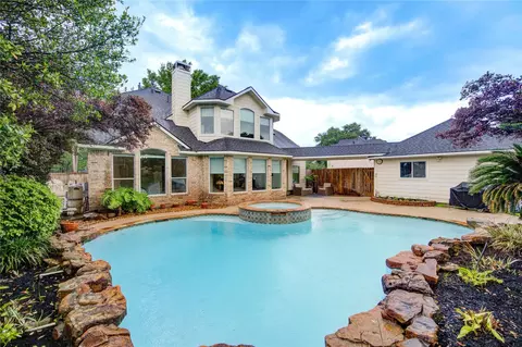 18 Arbor Bend Dr, Houston, TX 77070
