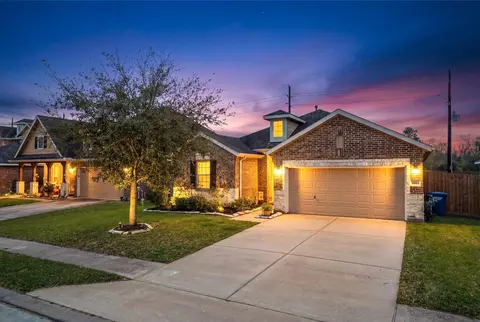 4610 Legends Bay Dr, Baytown, TX 77523