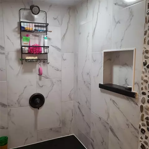 Bath - 2891 Avenue M Extended, Conroe, TX 77301 photo 2 of 5