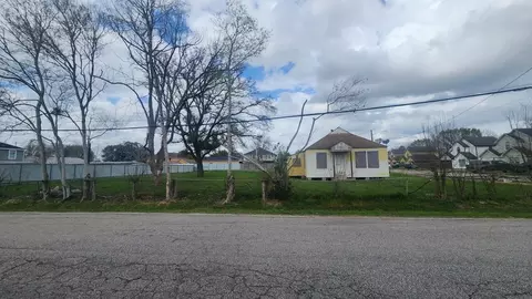 5802 Brookfield Dr, Houston, TX 77085