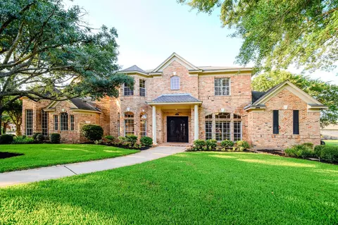 60 Champion Villa Dr, Houston, TX 77069