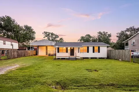 221 11th St, Dickinson, TX 77539