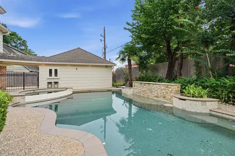 Exterior - 8310 Mentmore Dr, Spring, TX 77379 photo 5 of 7