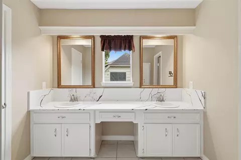 Bath - 8310 Mentmore Dr, Spring, TX 77379 photo 4 of 4