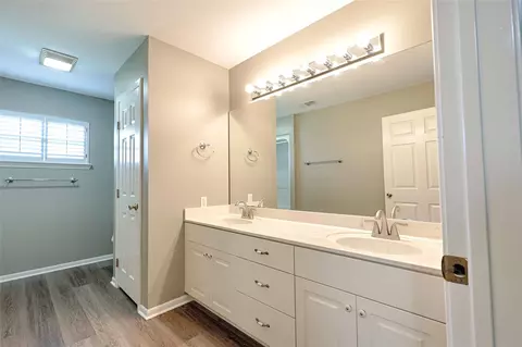 Bath - 3545 E I 10 Frontage Rd, Schulenburg, TX 78956 photo 3 of 4