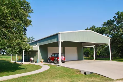 Exterior - 3545 E I 10 Frontage Rd, Schulenburg, TX 78956 photo 5 of 11
