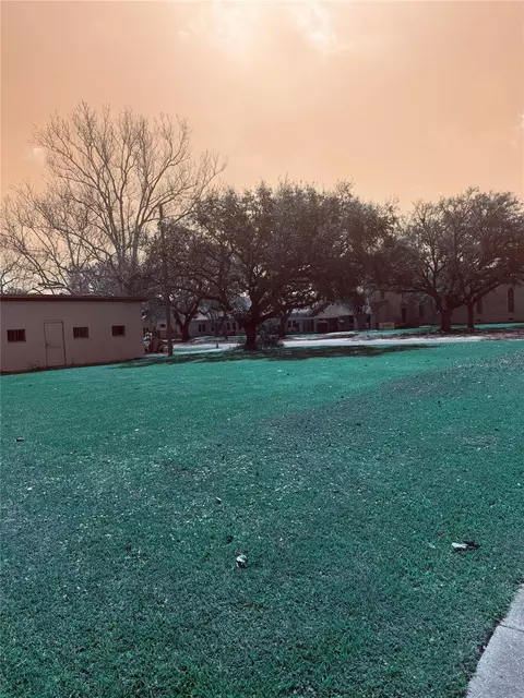 326 5th Ave N, Texas City, TX 77590