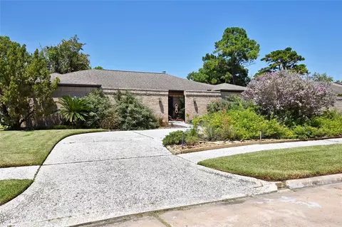 11418 Lakeside Place Dr, Houston, TX 77077