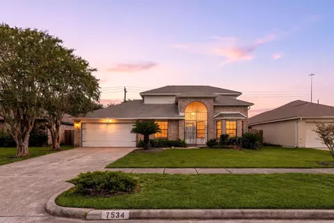 7534 Eight Willows Rd, Missouri City, TX 77489