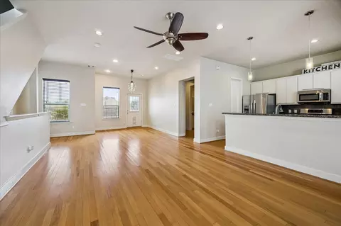1902 Fletcher St, Houston, TX 77009