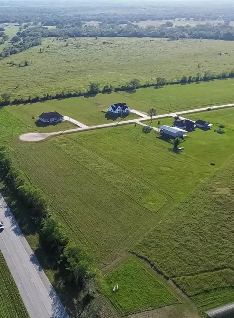 1793 Apache Trl, Angleton, TX 77515 photo 2