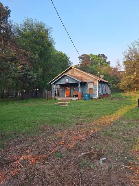 518 N Live Oak St, Carthage, TX 75633