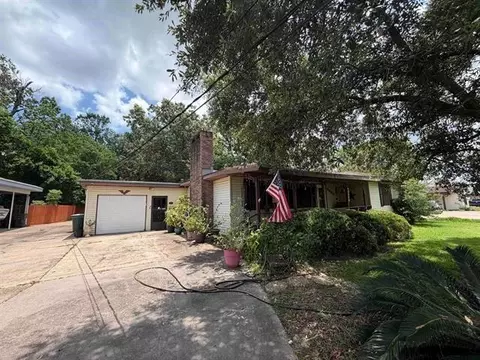 2890 W Lucas Dr, Beaumont, TX 77706