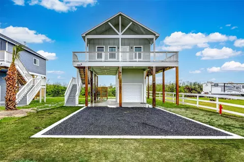1040 Johnson Rd, Gilchrist, TX 77617