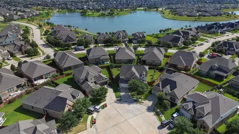8111 Foster Gate Ct, Richmond, TX 77407