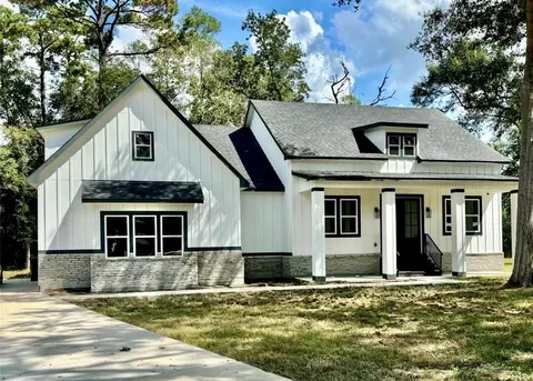 16 River Plantation Dr, Conroe, TX 77302