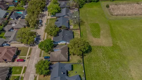 6219 Canada Dr, Pasadena, TX 77505