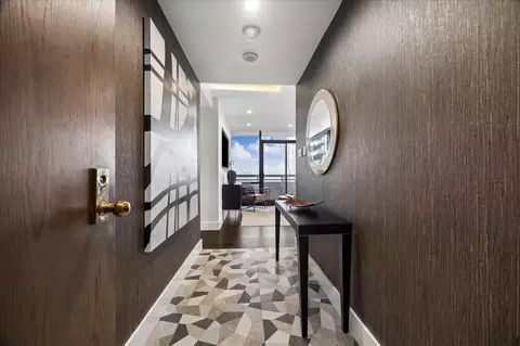 14 Greenway Plz #10P, Houston, TX 77046