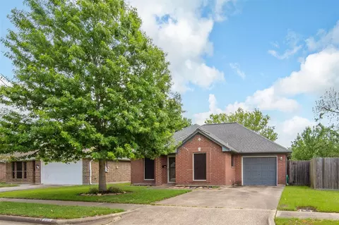 817 Cedar St, Deer Park, TX 77536