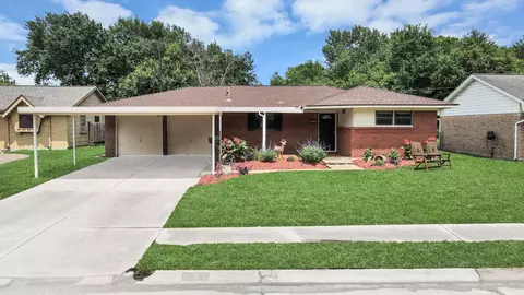 901 Alyse St, Deer Park, TX 77536