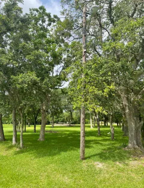 2702 Lake Rd, La Marque, TX 77568