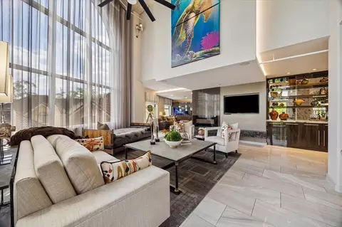 6007 Memorial Dr #304, Houston, TX 77007
