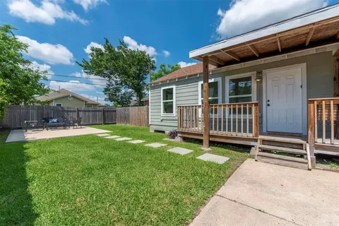 1121 Panama St, Houston, TX 77009