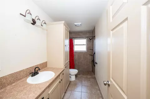 Bath - 120 Parkgate St, Conroe, TX 77304 photo 1 of 2