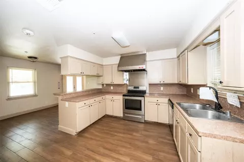 Kitchen - 120 Parkgate St, Conroe, TX 77304 photo 1 of 1