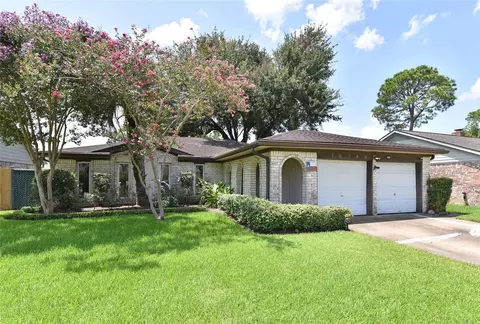 11311 Brighton Ln, Meadows Place, TX 77477
