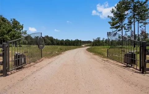61 Reveille Rd, Livingston, TX 77351