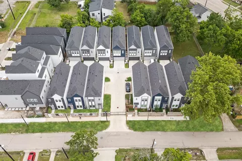 332 Neyland St, Houston, TX 77022