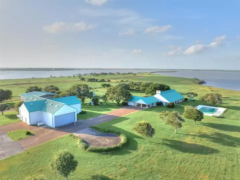 1005 Shoreline Ln, Port Lavaca, TX 77979
