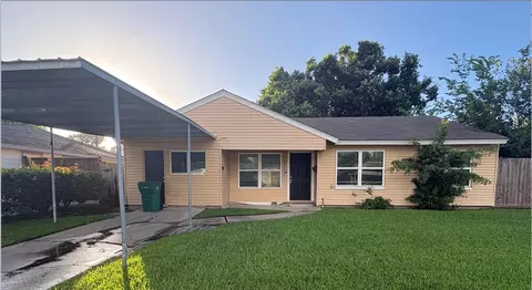 2311 Garvey Dr, Pasadena, TX 77506