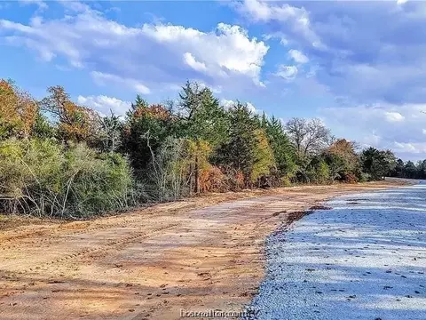 4524 Hampshire Ln, Franklin, TX 77856