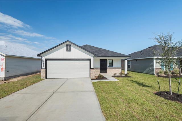 514 Oak Chase Ave, Dayton, TX 77535