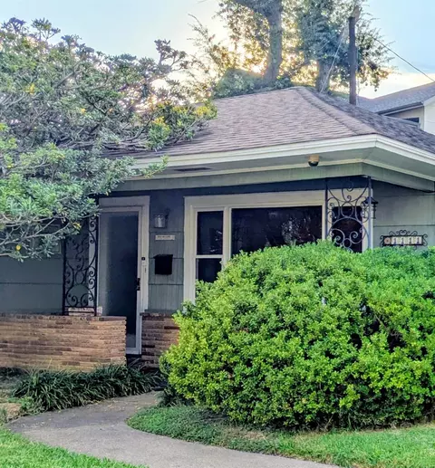1111 Woodhill Rd, Houston, TX 77008