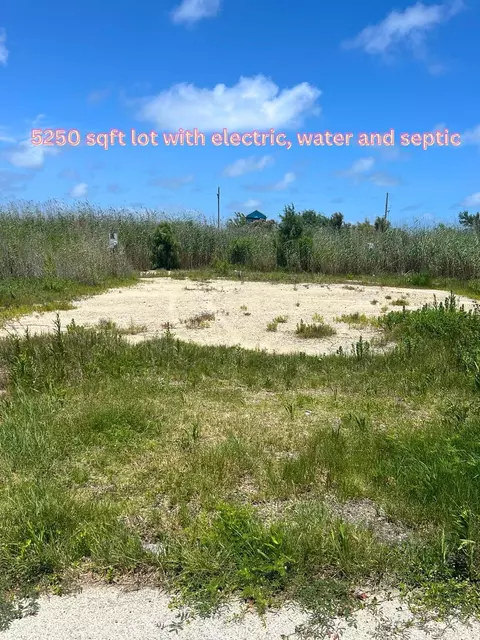 1060 Beach Front Dr, Gilchrist, TX 77617
