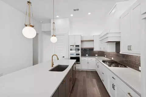 Kitchen - 16138 Rita Rd, Conroe, TX 77302 photo 5 of 6
