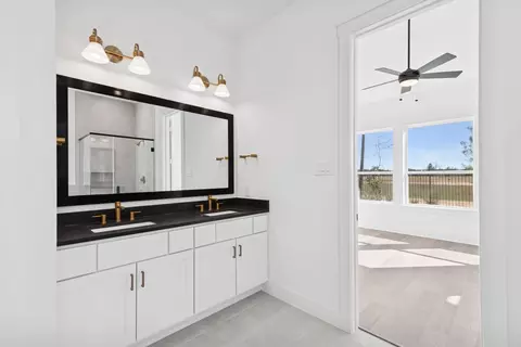 Bath - 16138 Rita Rd, Conroe, TX 77302 photo 4 of 5