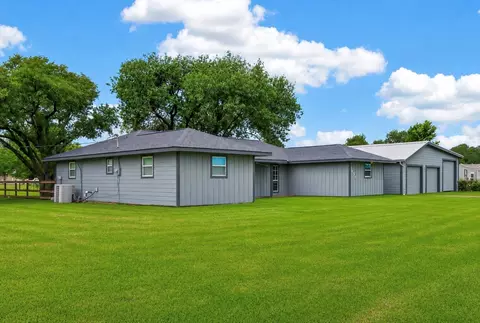 1429 County Road 192, Alvin, TX 77511